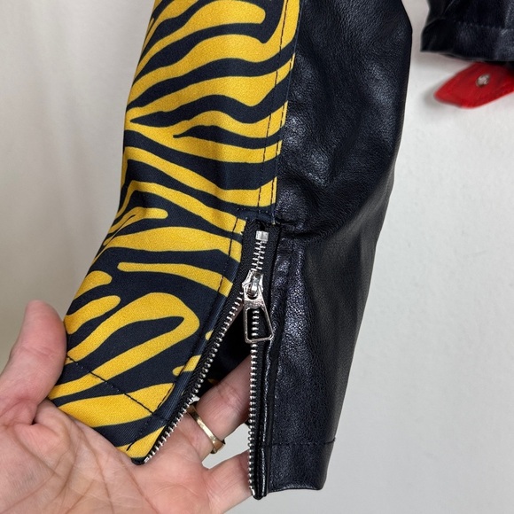 (T2) Vintage Y2K Punk Rock Crop Biker Jacket, Size M,80s Style, with Studs - Picture 8 of 16